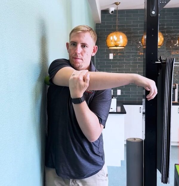Ball-Posterior-Capsule-Mobilization-exercise.jpg
